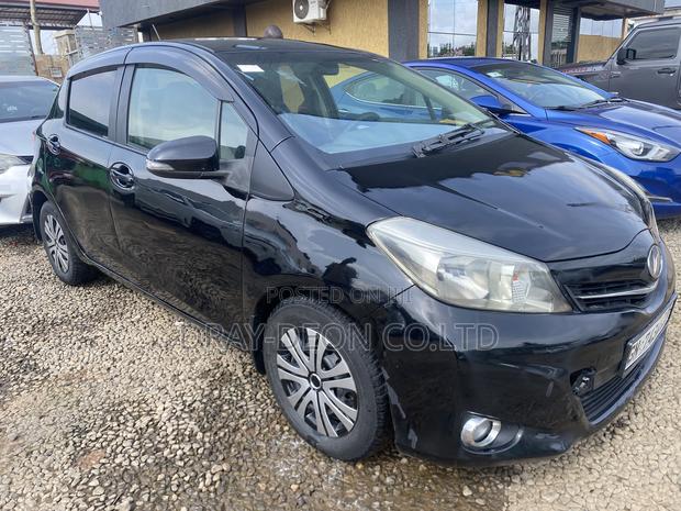 Toyota Vitz 1.3 FWD 5dr 2012 Black