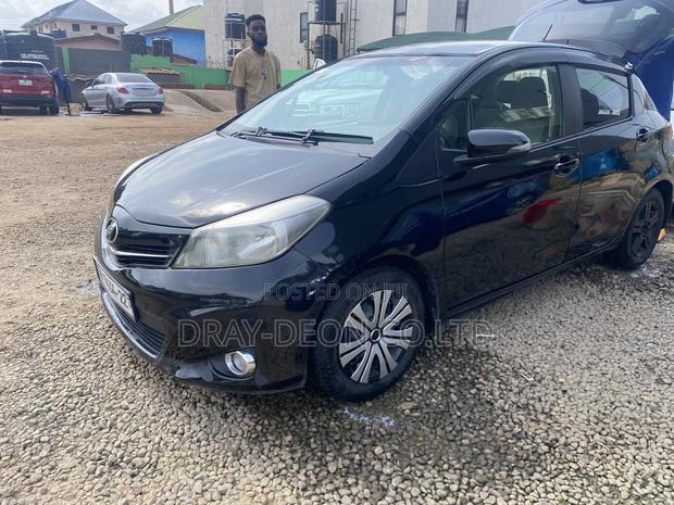 Toyota Vitz 1.3 FWD 5dr 2012 Black