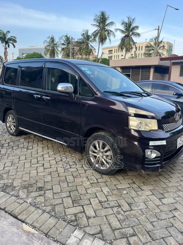 Toyota Voxy 2015 Black