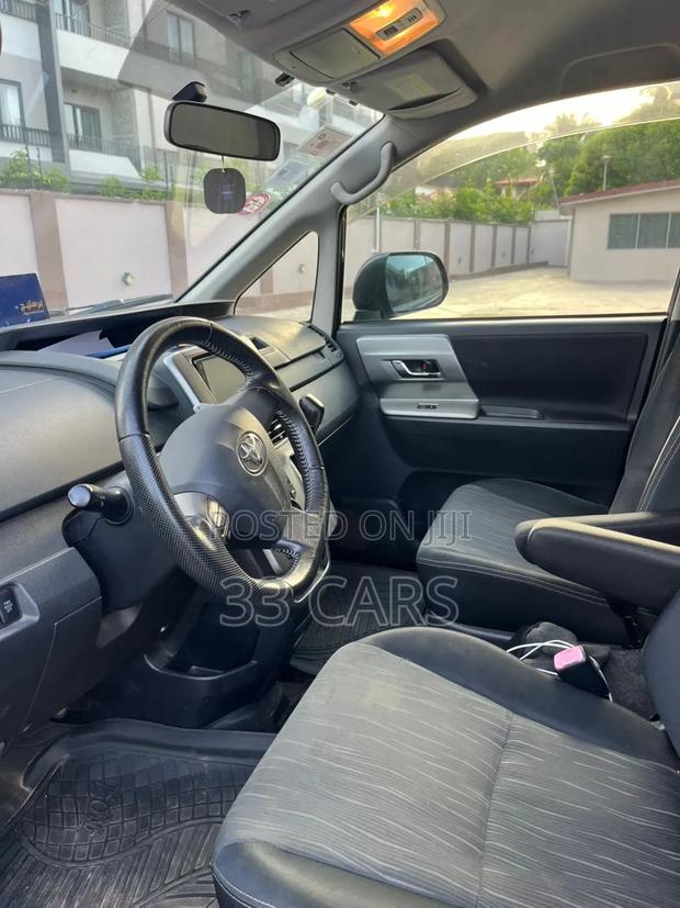Toyota Voxy 2015 Black