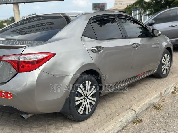 Toyota Corolla 2015 Brown