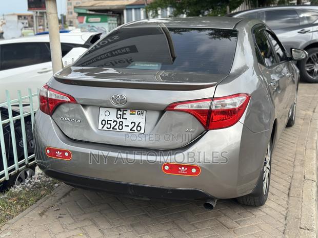 Toyota Corolla 2015 Brown