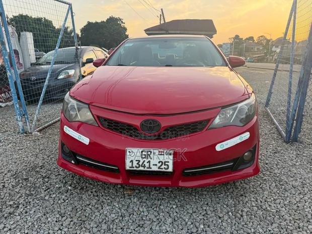 Toyota Camry XLE 4dr Sedan (2.5L 4cyl 6A) 2014 Red