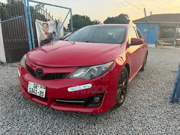Toyota Camry XLE 4dr Sedan (2.5L 4cyl 6A) 2014 Red