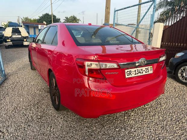 Toyota Camry XLE 4dr Sedan (2.5L 4cyl 6A) 2014 Red