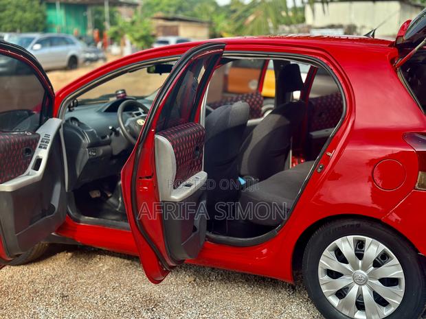 Toyota Yaris Base Sedan 4dr 2010 Red