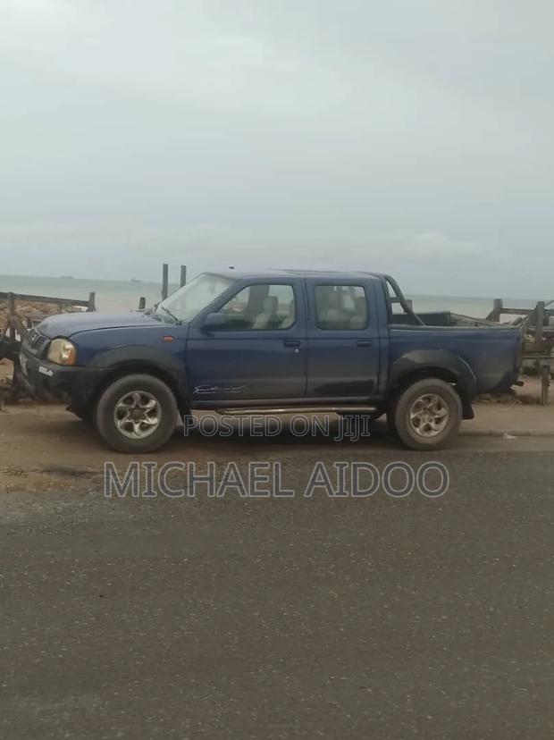 Nissan Hardbody 2010 Blue