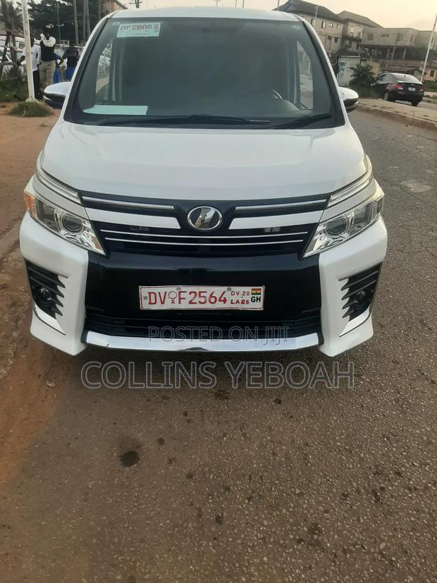 Toyota Voxy 2018 White