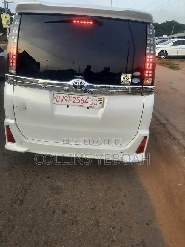 Toyota Voxy 2018 White