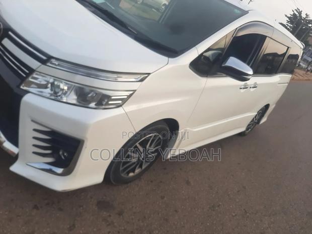 Toyota Voxy 2018 White
