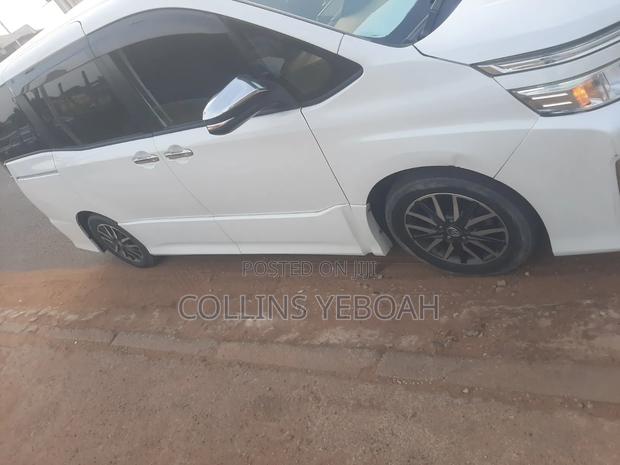 Toyota Voxy 2018 White