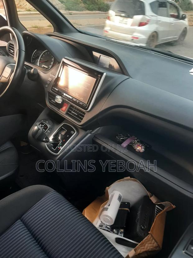 Toyota Voxy 2018 White