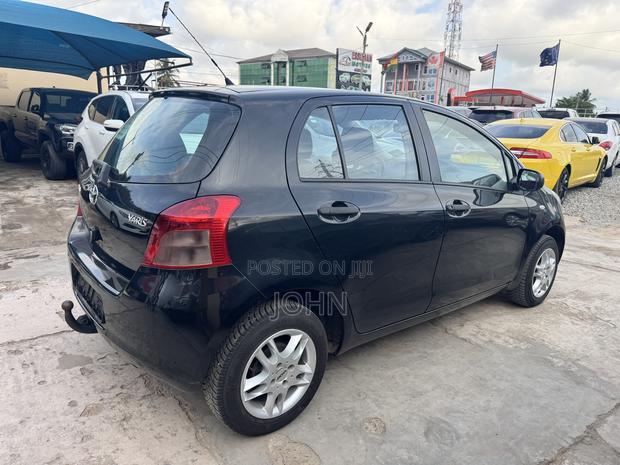 Toyota Yaris Base Hatchback 3dr 2010 Black