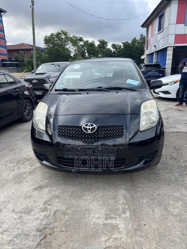 Toyota Yaris Base Hatchback 3dr 2010 Black
