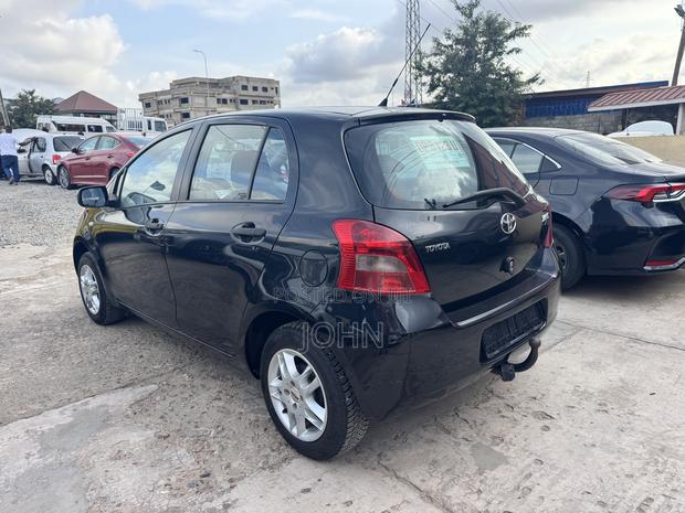 Toyota Yaris Base Hatchback 3dr 2010 Black