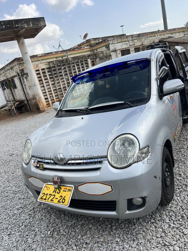 Toyota Sienta 2013 Silver