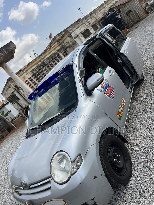 Toyota Sienta 2013 Silver