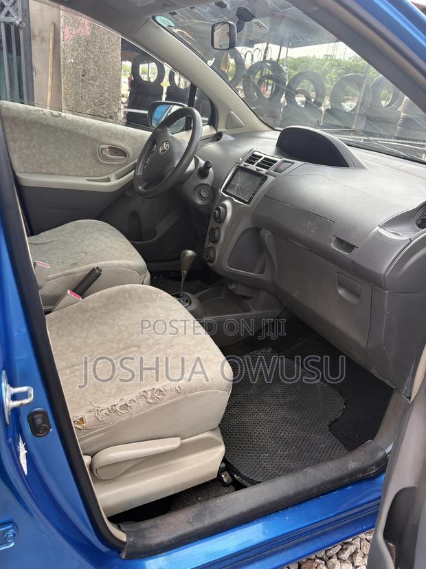 Toyota Vitz 1.3 FWD 5dr 2010 Blue