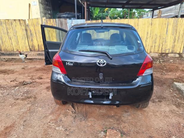 Toyota Vitz 1.3 AWD 5dr 2010 Black