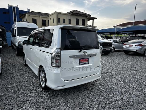 Toyota Voxy 2015 White