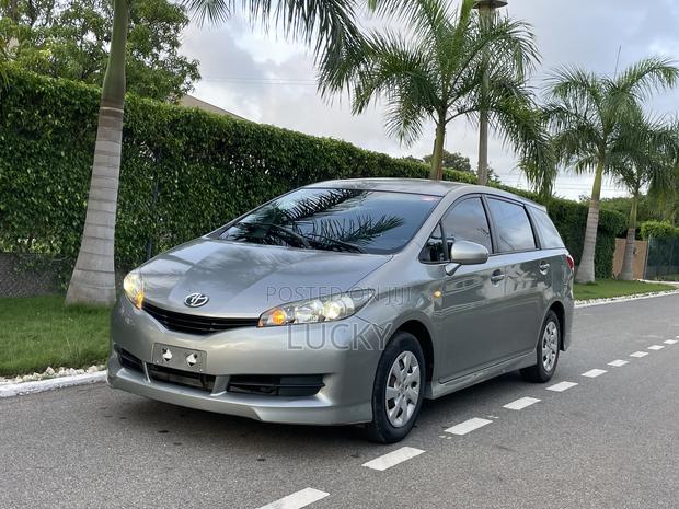 Toyota Wish 2012 Silver