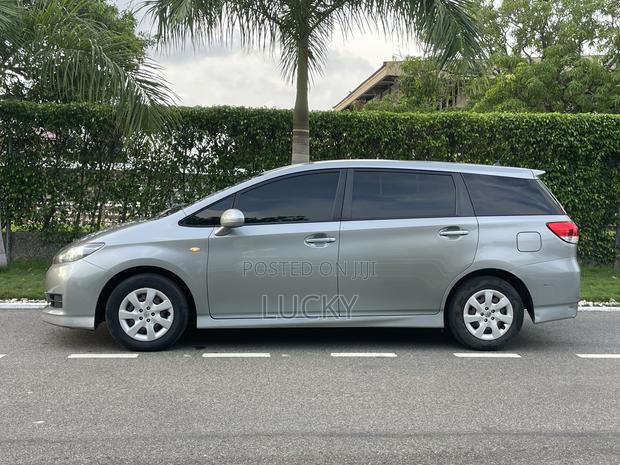 Toyota Wish 2012 Silver