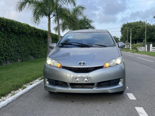 Toyota Wish 2012 Silver
