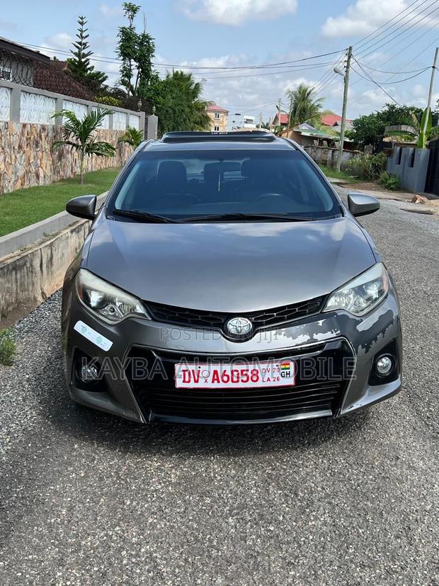 Toyota Corolla 2015 Gold