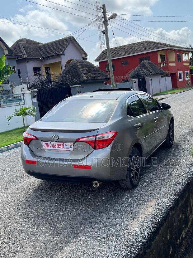 Toyota Corolla 2015 Gold