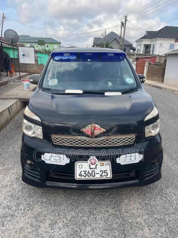 Toyota Voxy 2013 Black