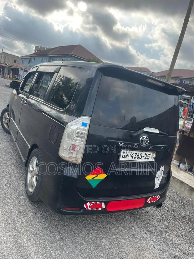 Toyota Voxy 2013 Black