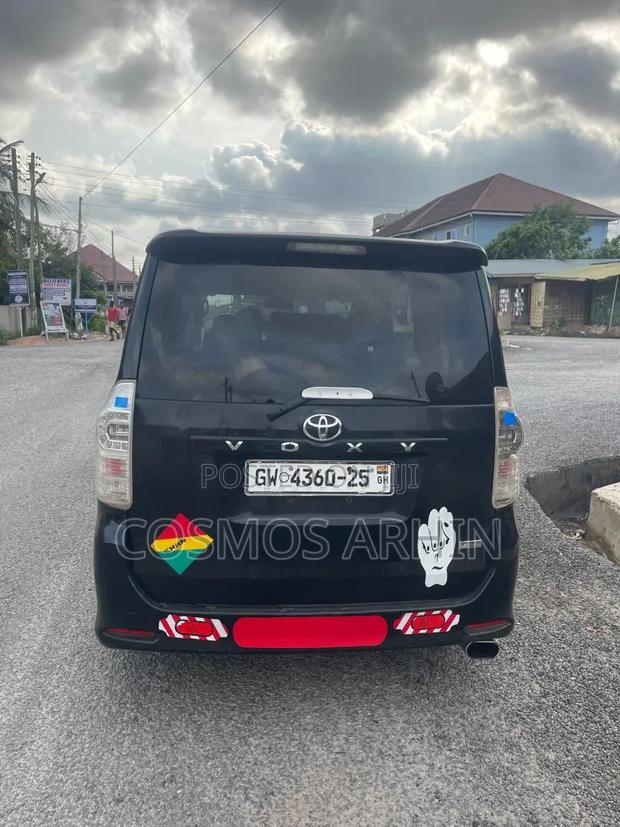 Toyota Voxy 2013 Black