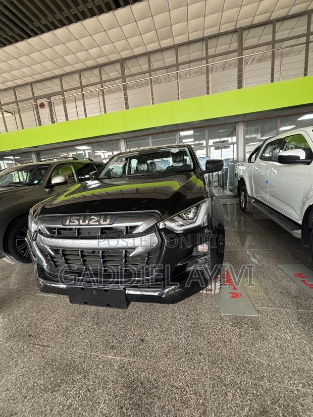 New Isuzu D-MAX 2025 Black