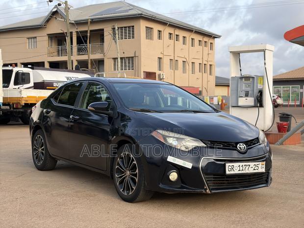 Toyota Corolla S 4dr Sedan (1.8L 4cyl CVT) 2015 Black