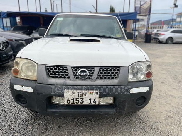 Nissan Hardbody 2014 White