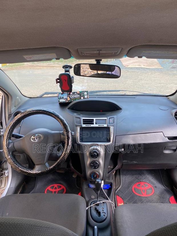 Toyota Vitz 1.3 AWD 5dr 2010 Silver