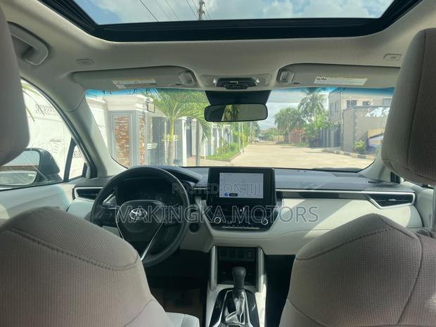 Toyota Corolla Cross LE 4WD 2024 White