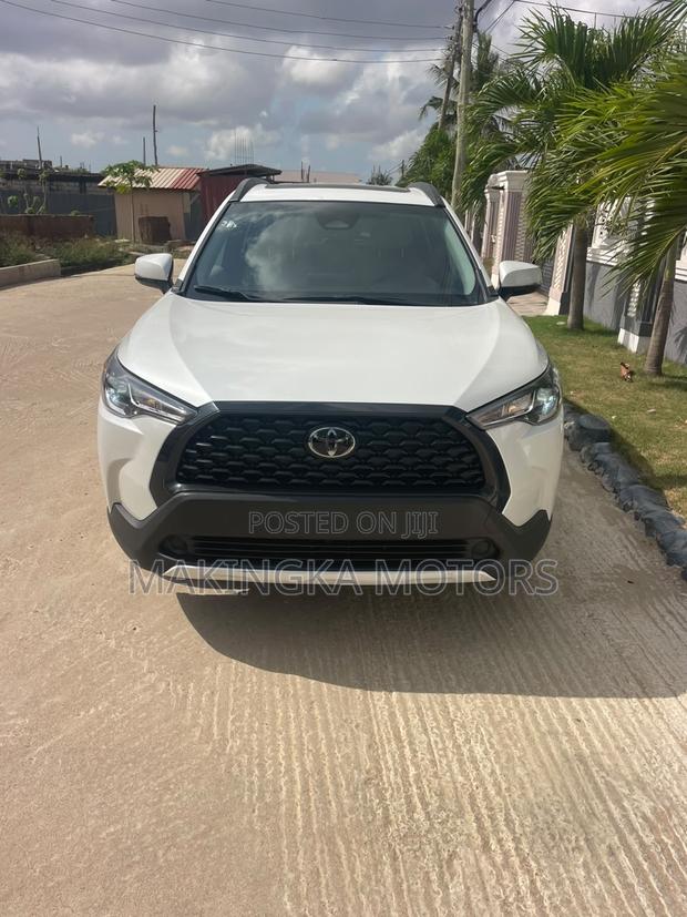 Toyota Corolla Cross LE 4WD 2024 White