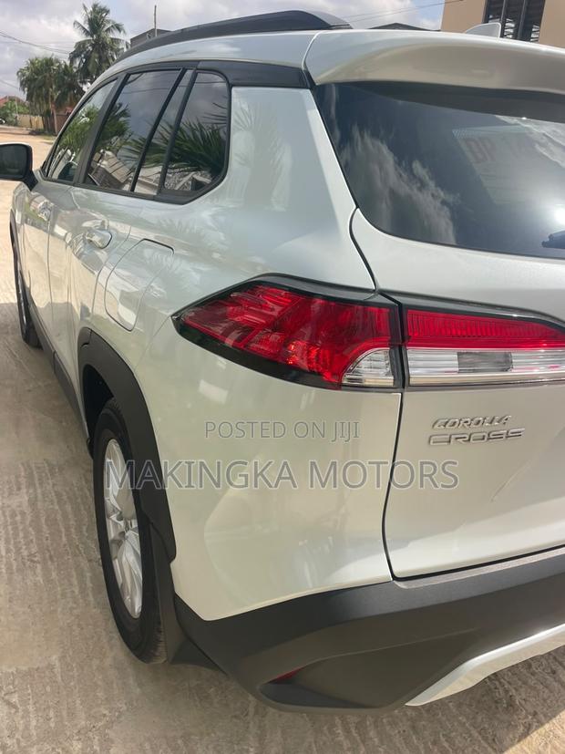 Toyota Corolla Cross LE 4WD 2024 White