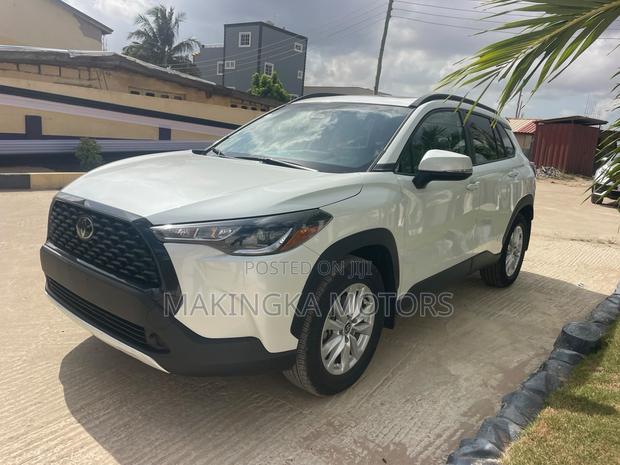 Toyota Corolla Cross LE 4WD 2024 White