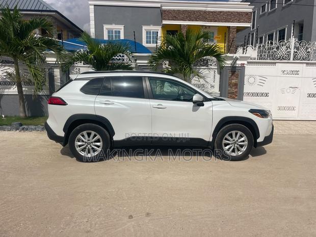 Toyota Corolla Cross LE AWD 2023 White