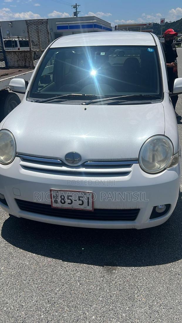 Toyota Sienta 1.5 FWD 2009 White