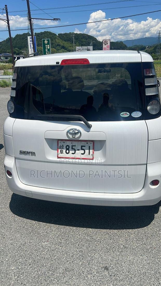 Toyota Sienta 1.5 FWD 2009 White