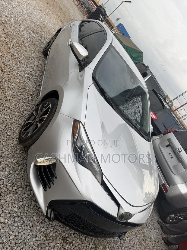 Toyota Corolla SE (1.8L 4cyl 2A) 2018 Silver