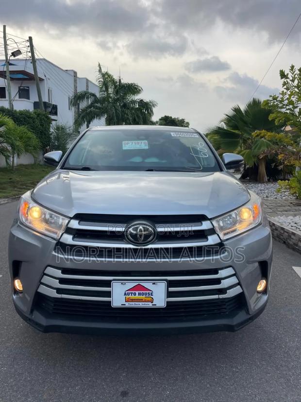 Toyota Highlander LE 2019 Silver