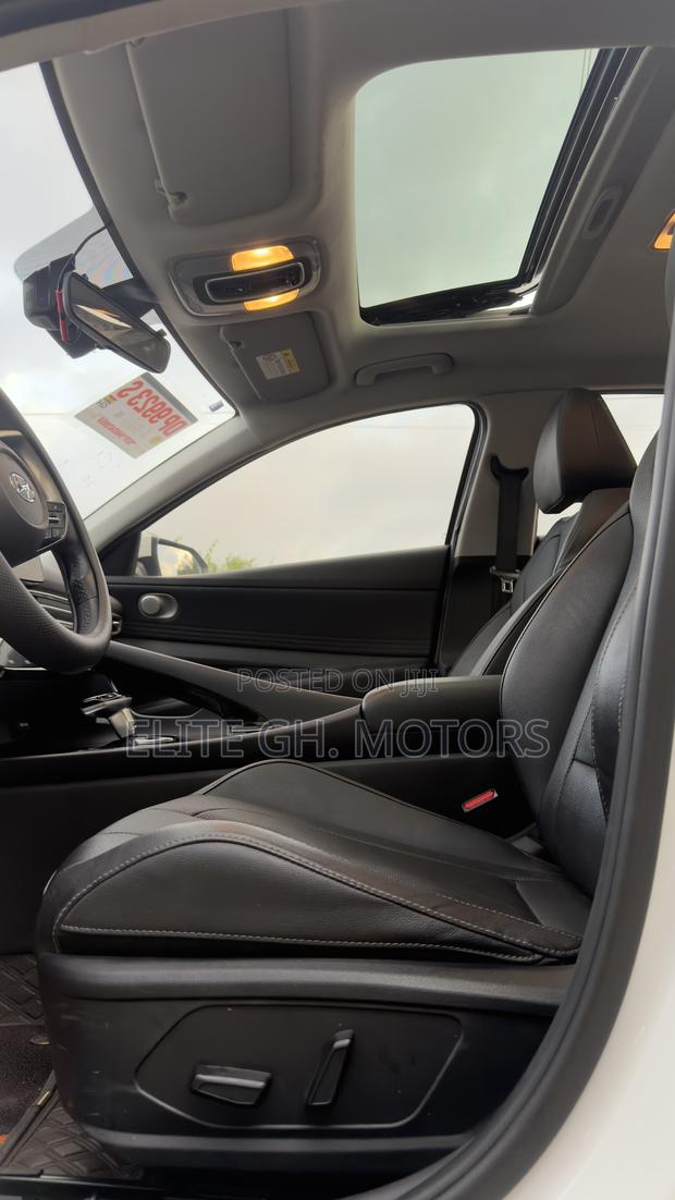 Hyundai Elantra 2023 White