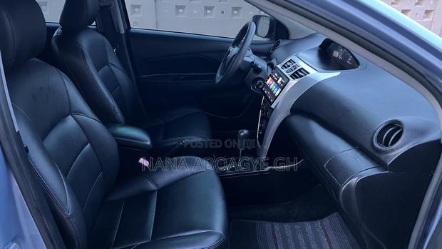 Toyota Yaris 2010 Blue