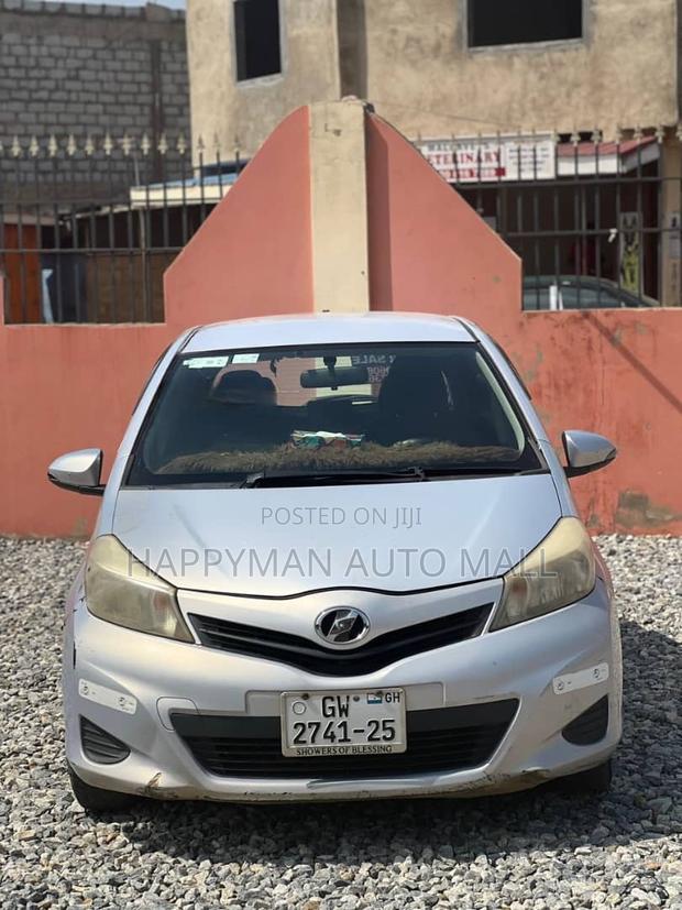 Toyota Vitz 1.3 FWD 3dr 2012 Silver