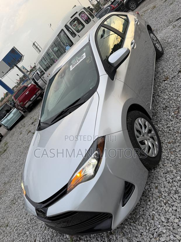 Toyota Corolla LE (1.8L 4cyl 2A) 2018 Silver