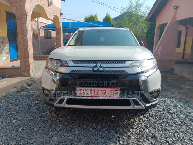 Mitsubishi Outlander SEL FWD 2019 White